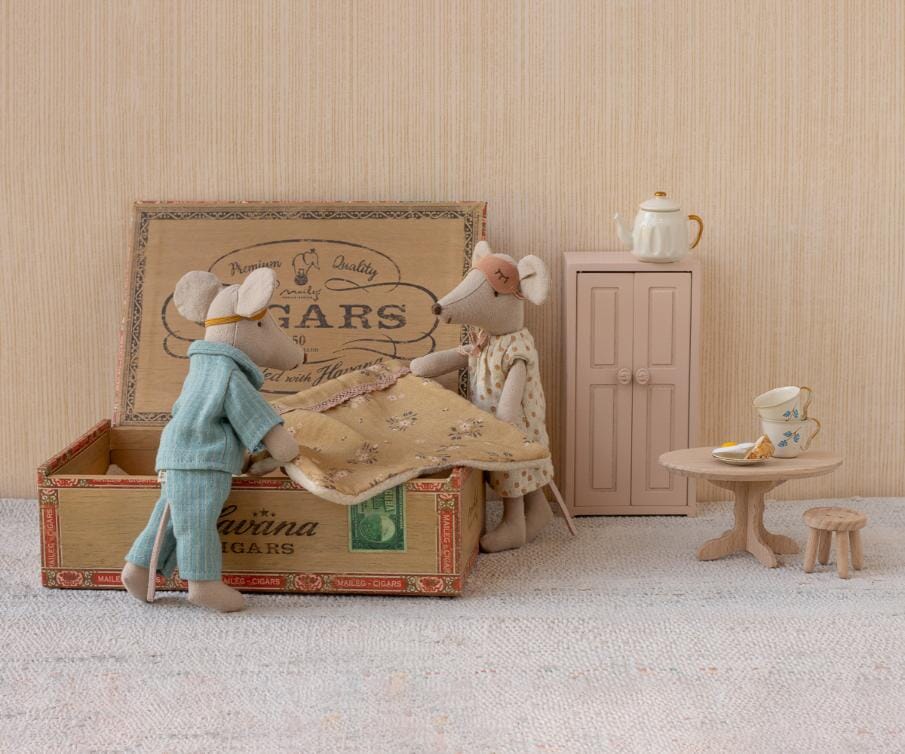 Mum & dad mice in cigar box - Maileg
