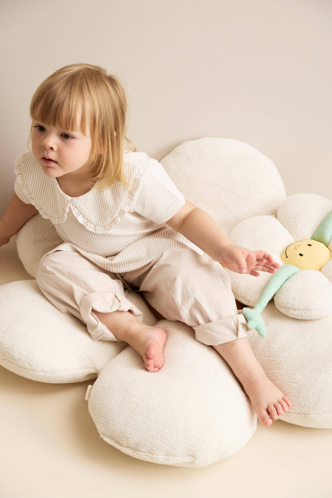 Cheerful flower cushion - Kid's Concept 
