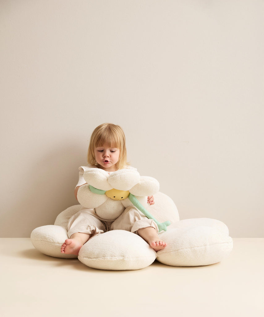 Cheerful flower cushion - Kid's Concept 