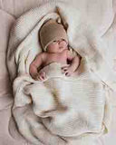 beanie fonzie - newborn - sand - hvid